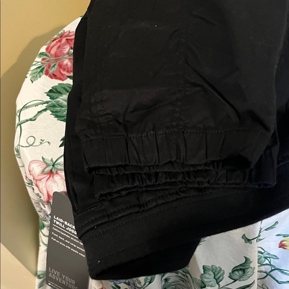 Eddie Bauer Black Cropped Pants - Picture 4 of 4